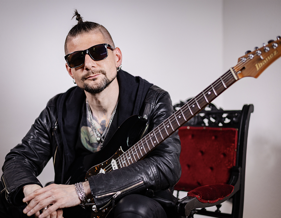 &copy; Mike Gotthard